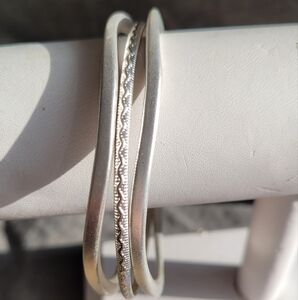2/$12 Set Of 3 frosted silvertone bangles